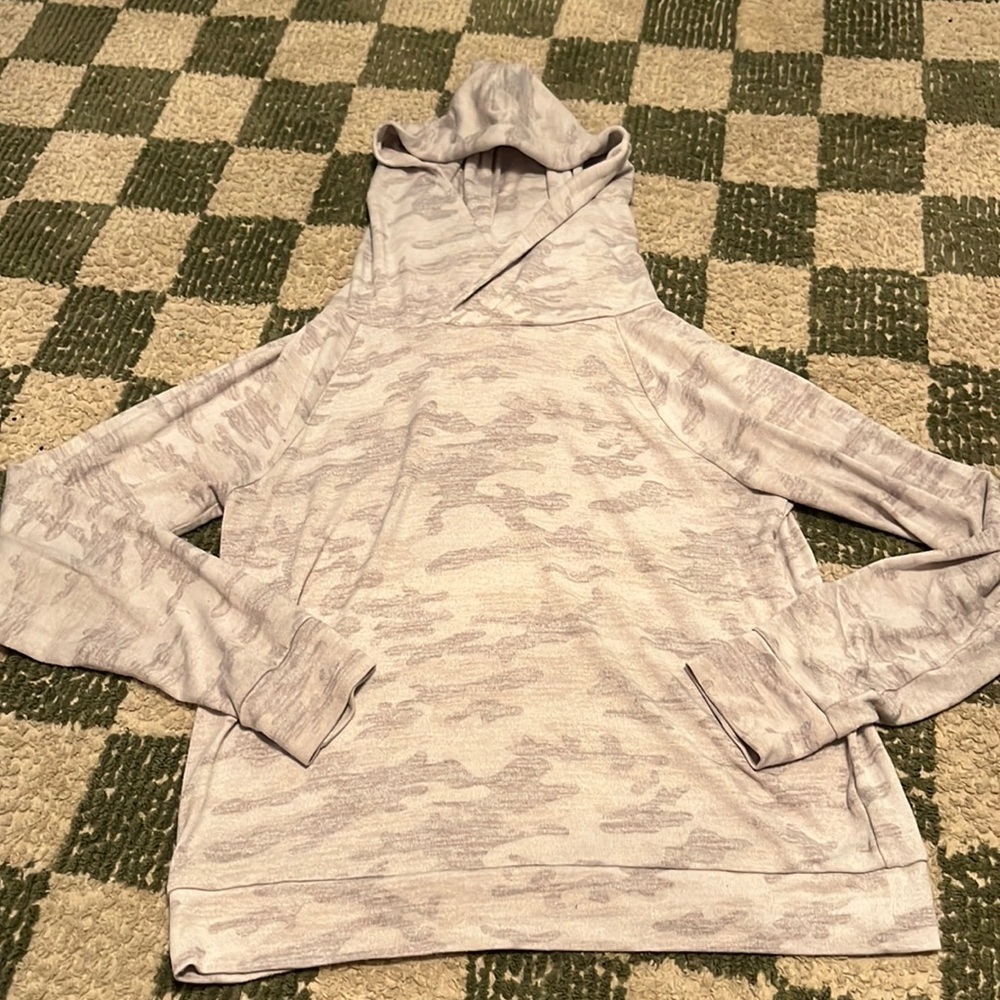 GAP hooded camo sweatshirt